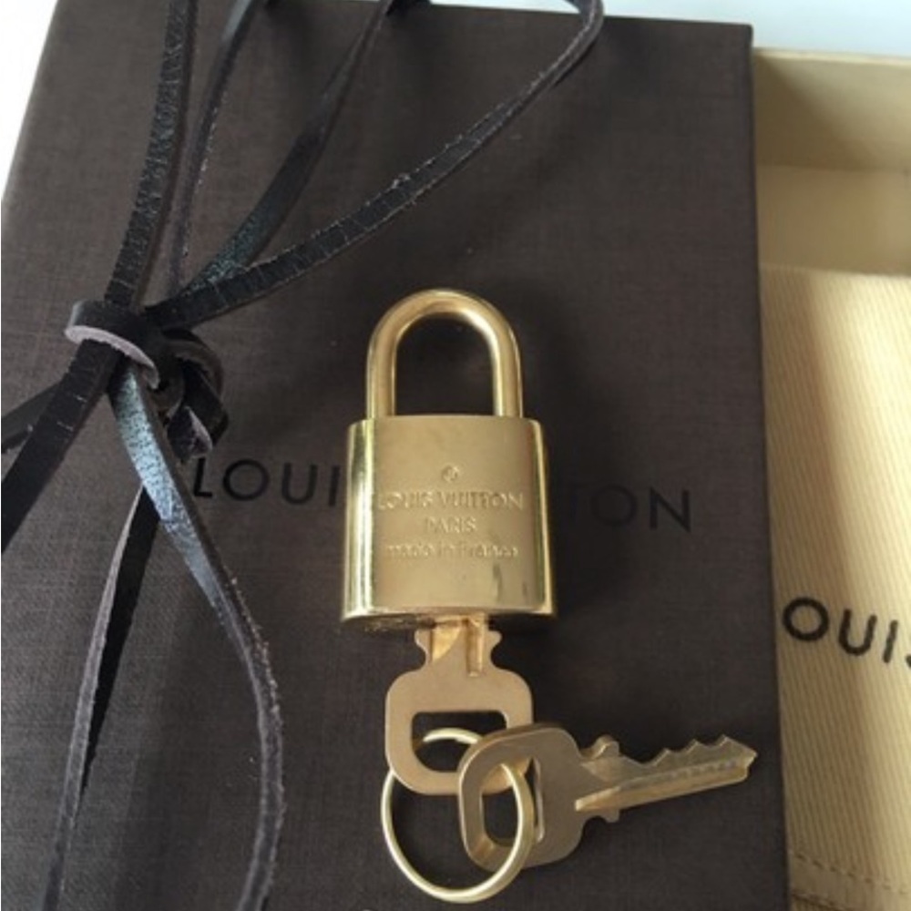 Louis Vuitton Authenticated & Polished Gold Padlock with 2 Keys!